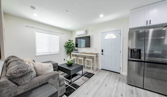 Cozy home 2bed near DTLA w/Parking