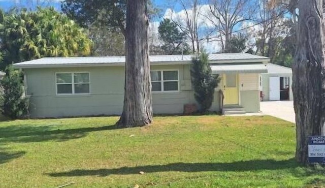 cozy home 2mls from beach access 10 mls to racetrack TRAILER parking available!