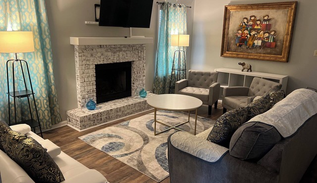 Cozy home 3 BA 2 BA , 4 Queen beds near everything