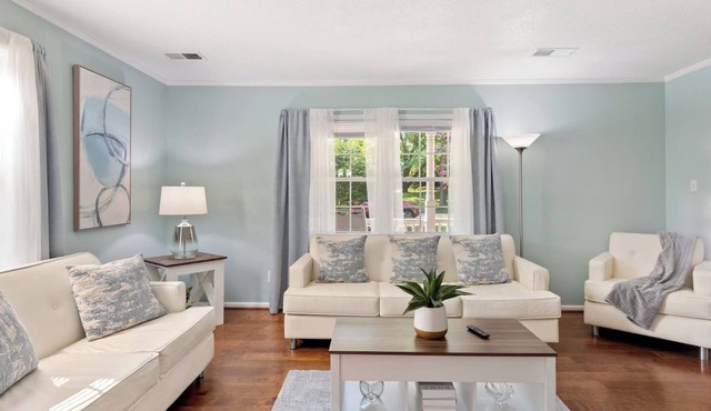 Cozy Home 4 Friends Family for Long & Short Stays