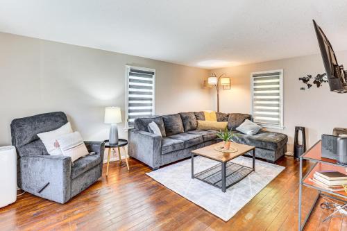 Cozy Home 4 Mi to YSU Campus Penguins Welcome!