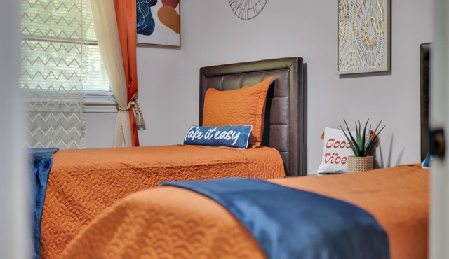 Cozy Home- 4 mins from the airport- 10 min from Downtown Atlanta