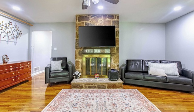 ‼️Cozy Home 4BR Newark Stay w/Yard