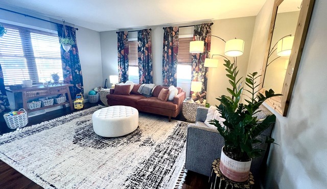 Cozy Home a few miles away from EAA & Sea Plane Base