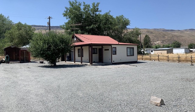 COZY home across the street from the city park, boat launch and Columbia River.