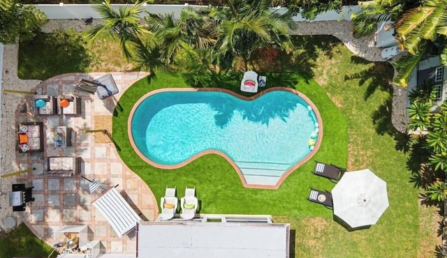 Cozy home at Lighthouse Point with Pool