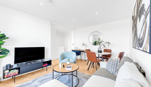 Cozy Home Away: 1-Bed Retreat with Kitchen Bliss