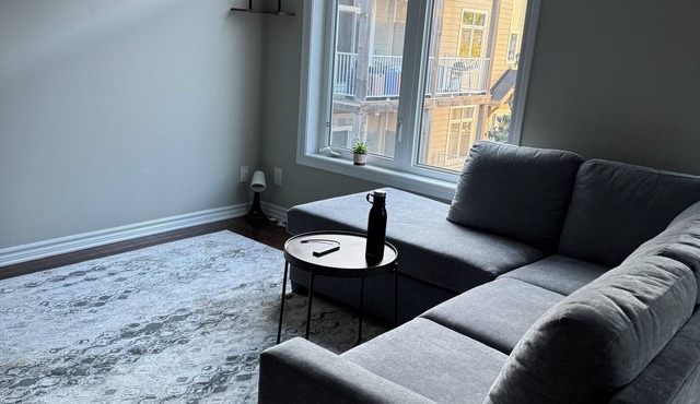 Cozy home away from home close to CHEO and TOH General Campus