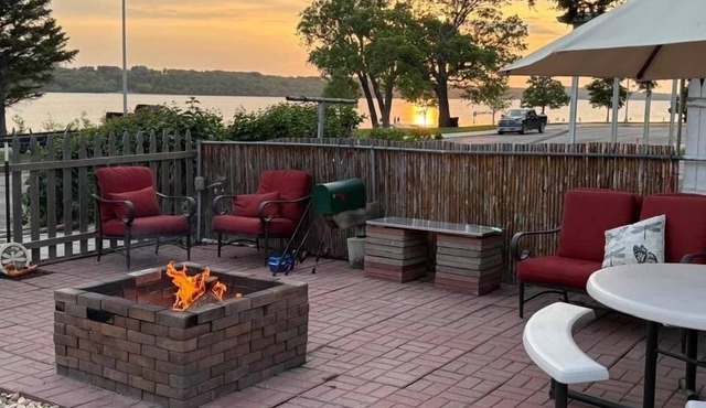 Cozy Home by boat launch, park, dock and downtown Ortonville and Big Stone