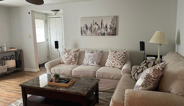 Cozy Home by the Lake