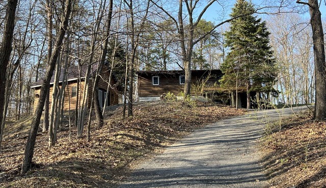 Cozy Home & Cabin near Seven Points at Raystown Lake, Holiday Hills