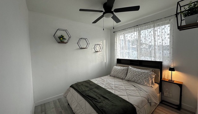 Cozy Home Centrally Located near Beach Cities & Airport.