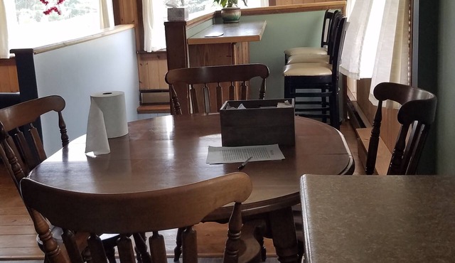 Cozy home centrally located with view of lake Superior and comfy beds!