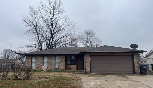 Cozy home close to all Tulsa has to offer. Pet Friendly! Fenced back yard