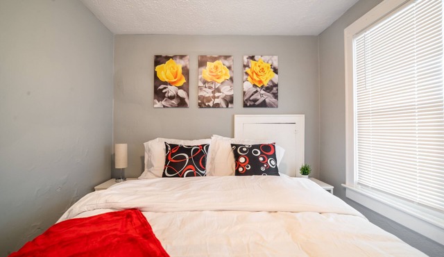 Cozy Home Close to Cuyahoga, Portage Lakes, University, and Hospital