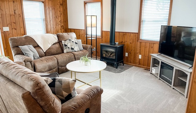 Cozy Home-Close to Lake & Centrally Located!