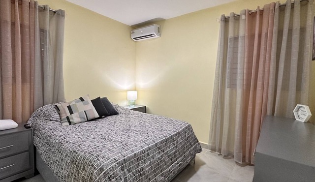 Cozy Home, close to the beach, great for couples, fam & remote workers!n