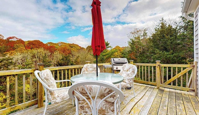 Cozy home close to the beach with deck, porch, W/D, & foosball table