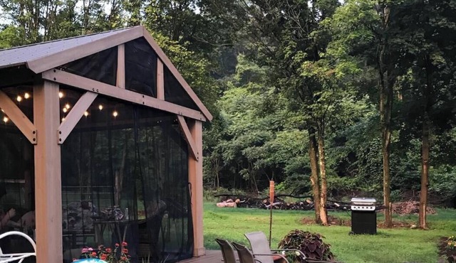 Cozy Home! Close to the Ski Blue Mountain, the Poconos, and Jim Thorpe.