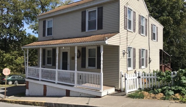 Cozy Home close to town/50 minutes to Penn State.n