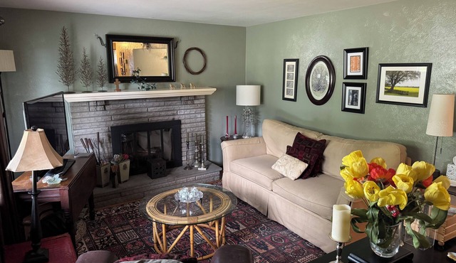 Cozy home close to Pittsburgh