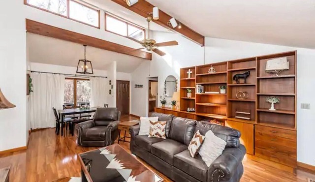 Cozy Home: Close to UT, Smoky Mountains and outdoor fun