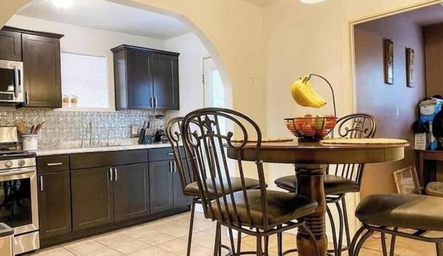 Cozy home conveniently located and backs up to greenspace. Dog-Friendly!