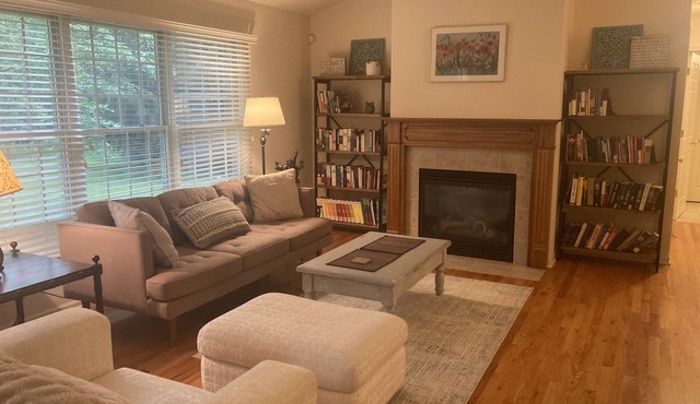 Cozy home ensconced in nature, close to Notre Dame and the best of the area.