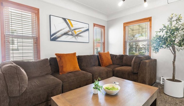 Cozy Home Fenced Yard Pets Welcome Great Location