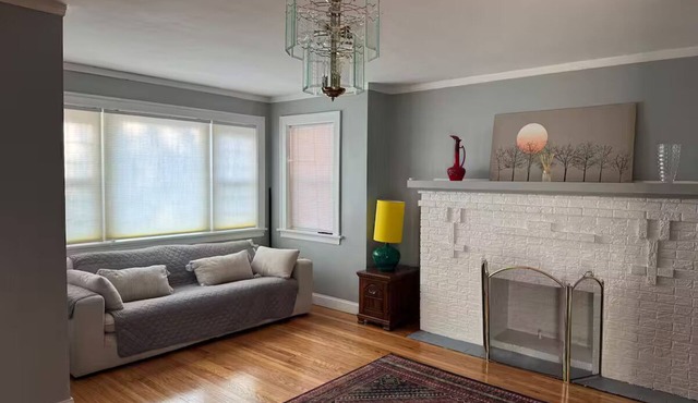 Cozy home,First floor, 5 min from midway airport