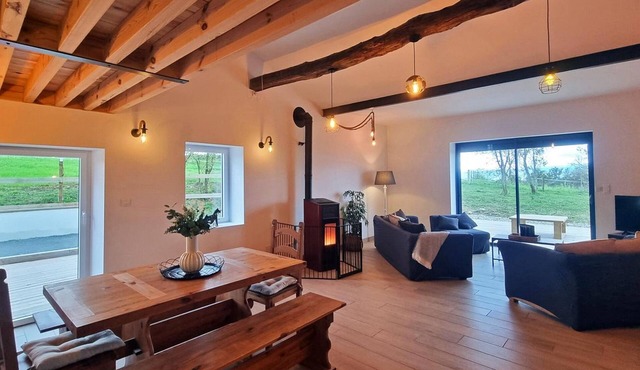 Cozy home for 8 with pool and pets allowed