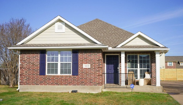 Cozy Home - Heart of Aggieland, 3 BR/2BA, 5Beds