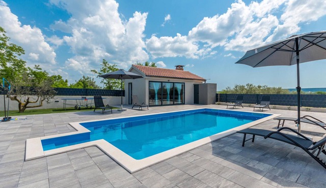 Cozy home in Sveti Fiilip i Jakov