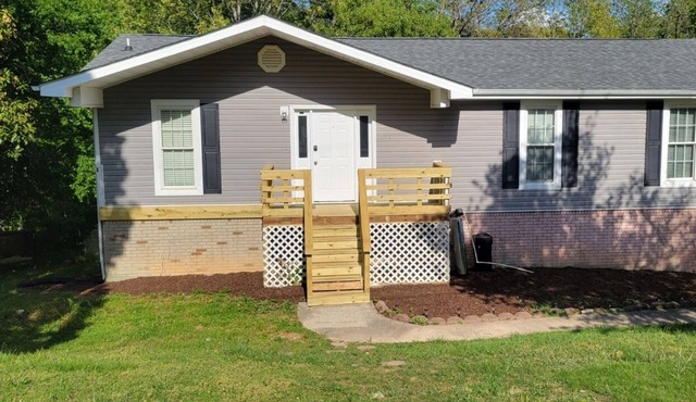 Cozy Home in a Cozy Neighborhood, few miles from Chattanooga!