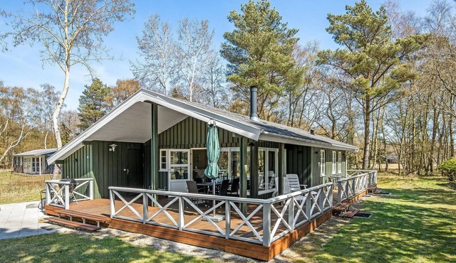 Cozy home in Aakirkeby with WiFi