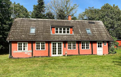 Cozy Home In Aakirkeby With Wifi