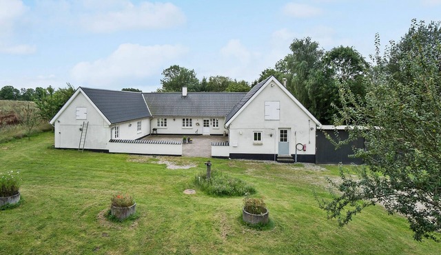 Cozy home in Aarup with WiFi