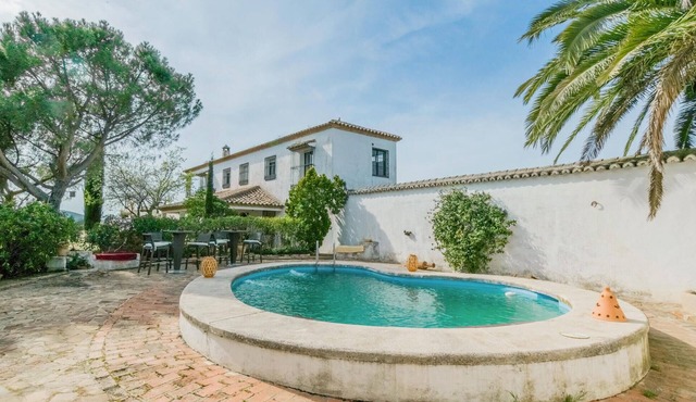 Cozy home in Aldeaquemada with WiFi