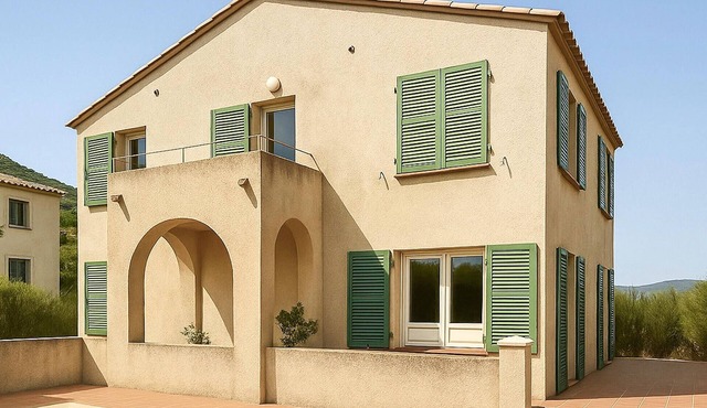 Cozy home in Algajola with kitchen