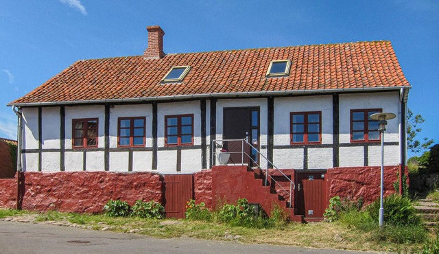 Cozy home in Allinge with kitchen
