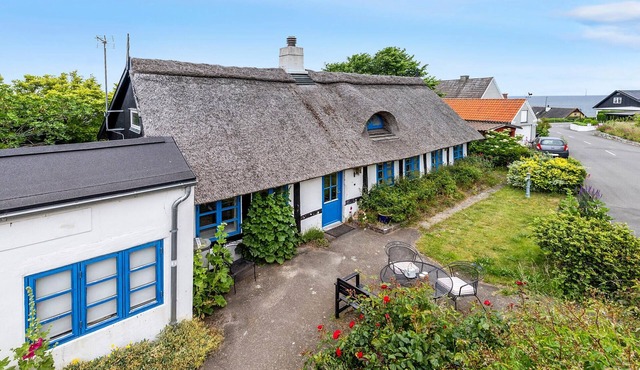 Cozy home in Allinge with kitchen