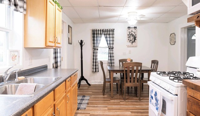 Cozy home, in Amish country!n3 miles from Lehmans Hardware