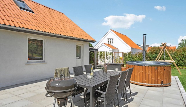 Cozy home in Asaa with kitchen