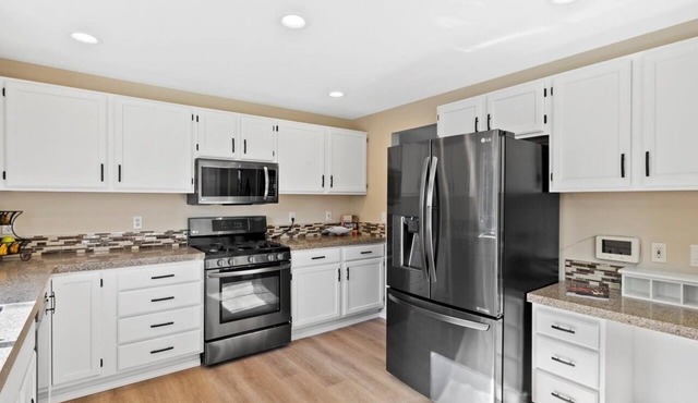 Cozy home in Auburn, 3 minutes to Pacific Raceway and 20mins from airport