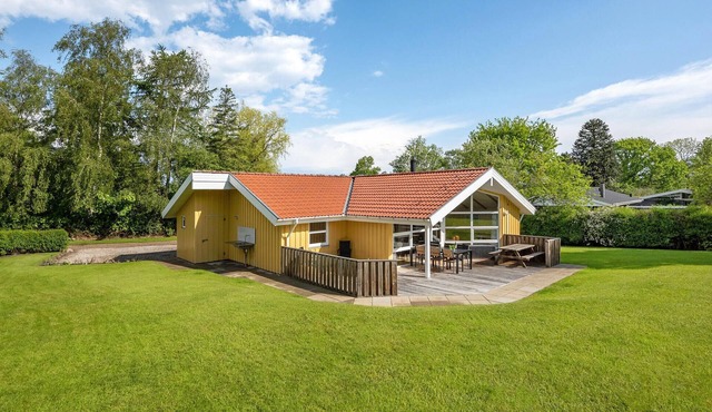 Cozy home in Augustenborg with sauna