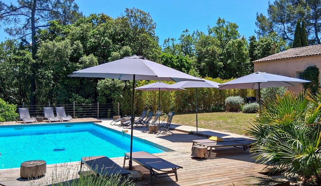 Cozy home in Besse sur Issole with swimming pool