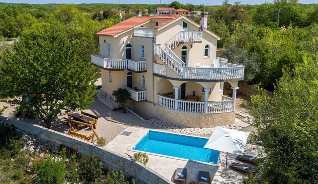 Cozy home in Barusici
