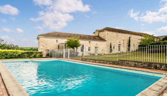 Cozy home in Beauville with lake view