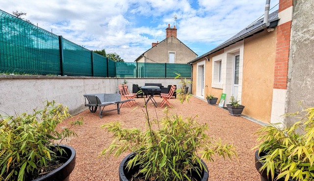 Cozy Home in Berry: Comfy, Quiet, Family-Friendly, Close to Châteauroux, Parking Included