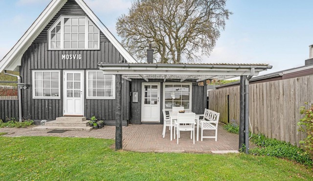 Cozy home in Bjert with house sea view